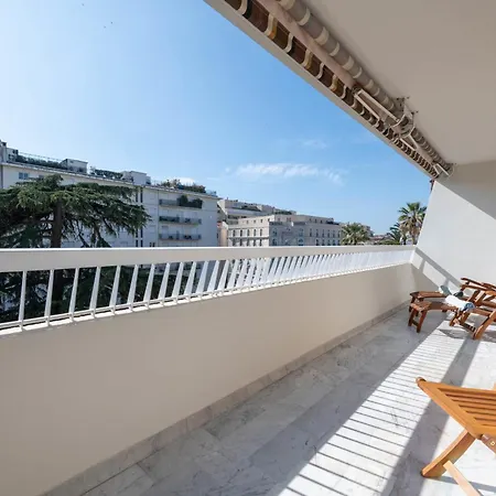 Spacious 1-br With Terrace Heart Of