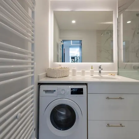 Spacious 1-br With Terrace Heart Of Apartman