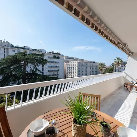Spacious 1-br With Terrace Heart Of Κάννες