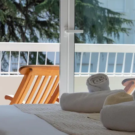 Διαμέρισμα Spacious 1-br With Terrace Heart Of Κάννες