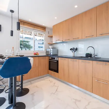 Spacious 1-br With Terrace Heart Of